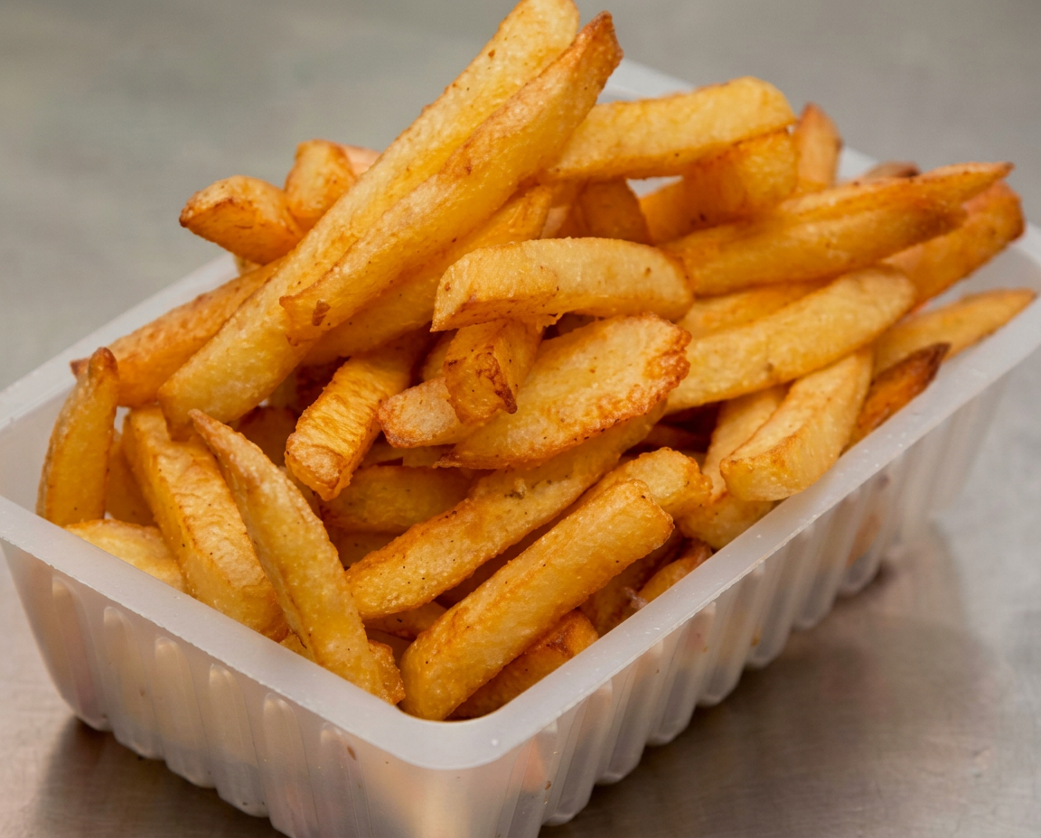 Barquette de frites dorées croustillantes